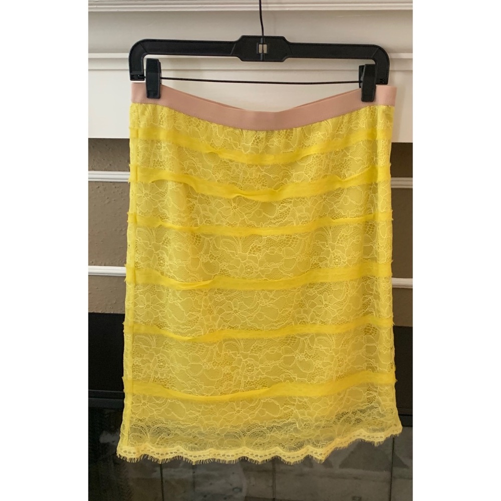BCBGMaxazria yellow lace skit